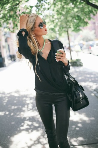 Comment porter un collier vert