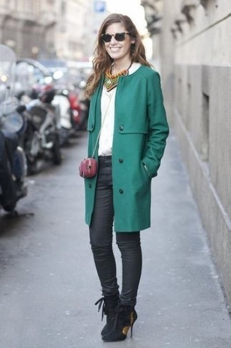 Comment porter un collier vert
