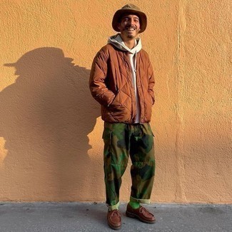 Comment porter des chaussettes vertes pour un style decontractés quand il fait froid