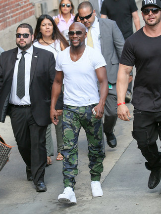 Comment porter un pantalon de jogging vert
