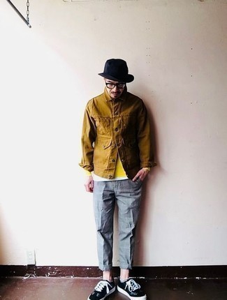 Comment porter un t-shirt à manche longue chartreuse