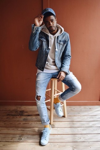 Comment porter des chaussettes chartreuses en automne