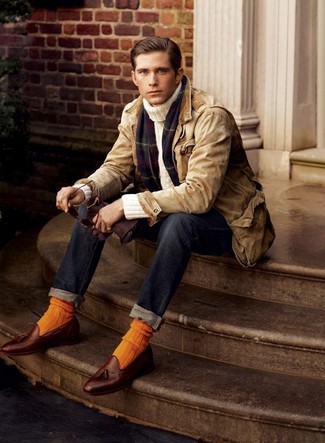 Comment porter des chaussettes chartreuses en automne