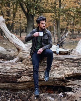 Comment porter une veste à col et boutons grise pour un style decontractés en automne