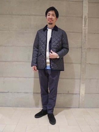Comment porter une veste à col et boutons grise pour un style decontractés en automne