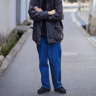 Comment porter une veste à col et boutons grise pour un style decontractés en automne