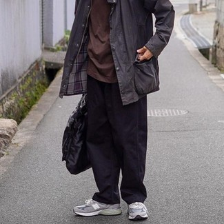 Comment porter une veste à col et boutons grise pour un style decontractés en automne