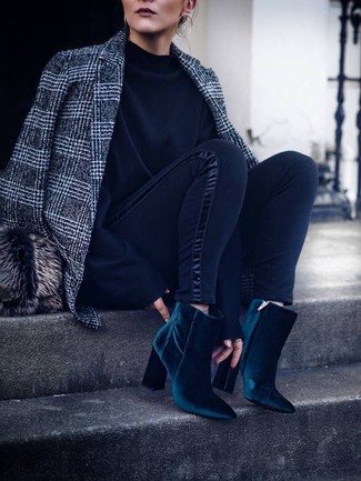 Comment porter un blazer gris avec des leggings noirs