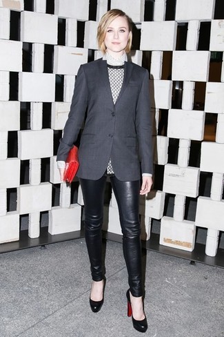 Comment porter un blazer gris avec des leggings noirs