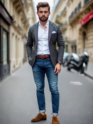 Un jean à porter avec un blazer gris