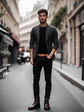 Un jean à porter avec un blazer gris