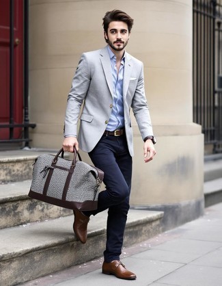 Un jean à porter avec un blazer gris