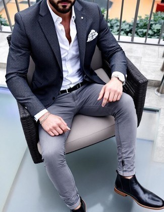 Un jean à porter avec un blazer gris