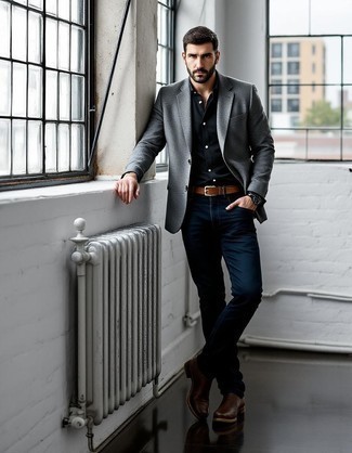 Un jean à porter avec un blazer gris