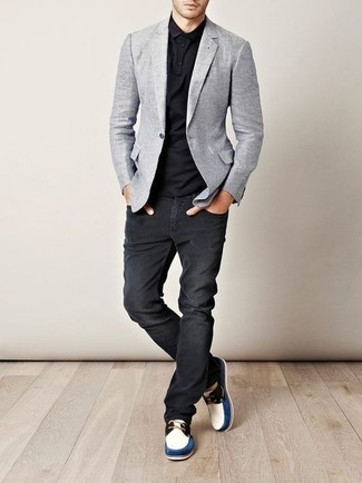 Un jean à porter avec un blazer gris
