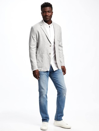 Un jean à porter avec un blazer gris
