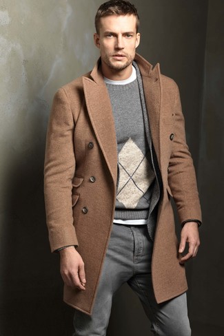 Un jean à porter avec un blazer gris
