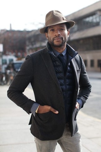 Un jean à porter avec un blazer gris