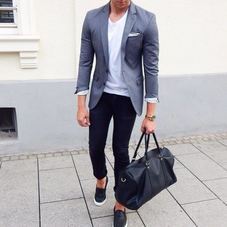 Un jean à porter avec un blazer gris