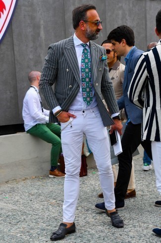 Un jean à porter avec un blazer gris