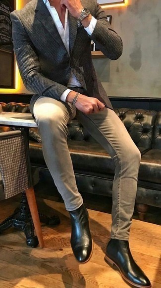Un jean à porter avec un blazer gris