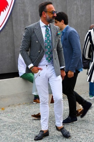Un jean à porter avec un blazer gris