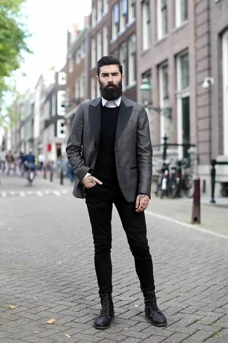 Un jean à porter avec un blazer gris