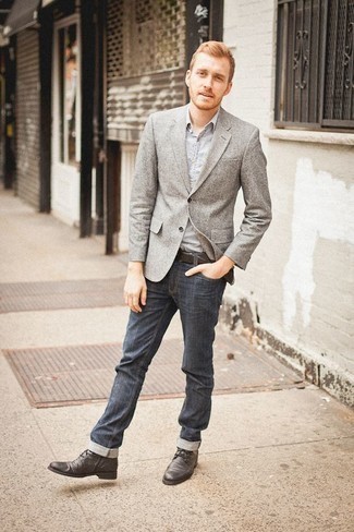 Un jean à porter avec un blazer gris