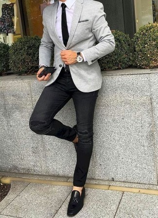 Un jean à porter avec un blazer gris
