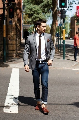 Un jean à porter avec un blazer gris