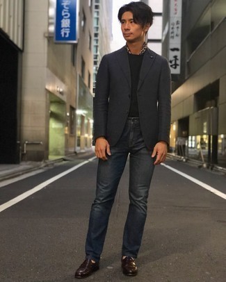 Un jean à porter avec un blazer gris