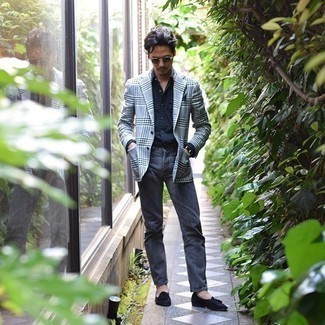 Un jean à porter avec un blazer gris