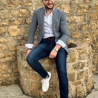 Un jean à porter avec un blazer gris