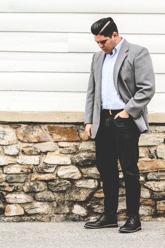 Un jean à porter avec un blazer gris