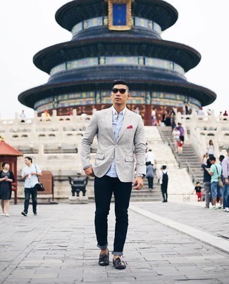 Un jean à porter avec un blazer gris