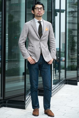 Un jean à porter avec un blazer gris