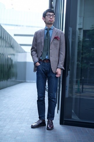 Un jean à porter avec un blazer gris