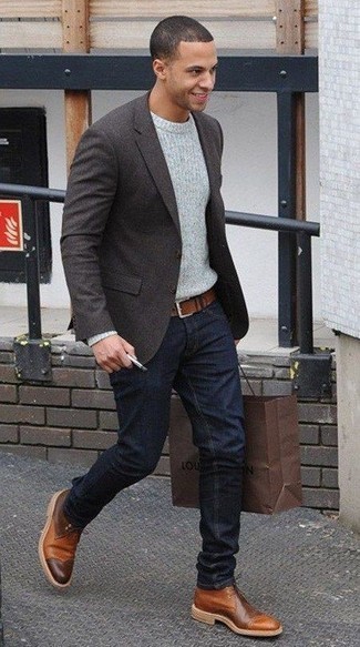 Un jean à porter avec un blazer gris