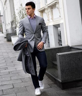 Un jean à porter avec un blazer gris