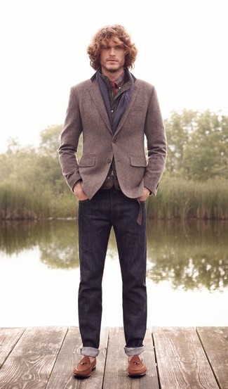 Un jean à porter avec un blazer gris