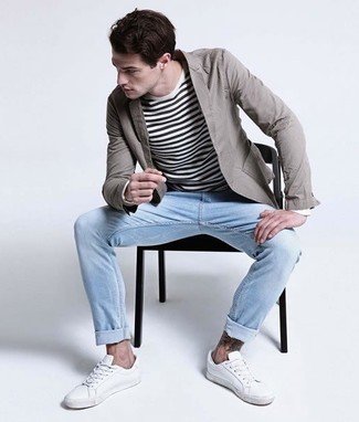Un jean à porter avec un blazer gris