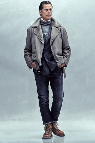 Comment porter un blazer gris pour un style decontractés quand il fait froid