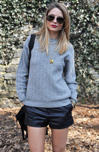 Comment porter un pull torsadé gris