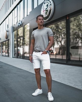 Comment porter une ceinture en toile grise en été