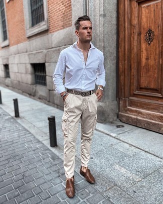 Comment porter une ceinture en toile grise en été