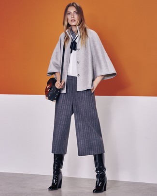 Comment porter un manteau cape gris