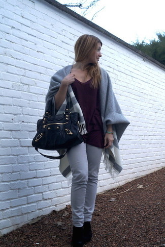 Comment porter un manteau cape gris