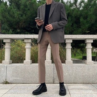 Comment porter une veste à carreaux grise en été