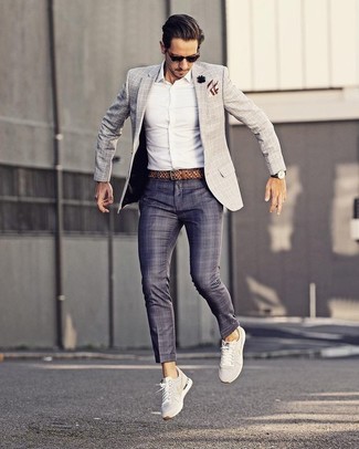 Comment porter une veste à carreaux grise en été