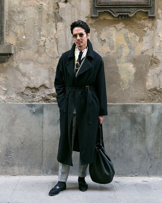 Comment porter une veste à carreaux grise quand il fait froid